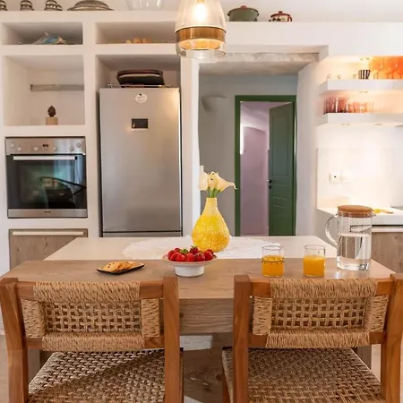 The Happy Place Parikia (Paros)