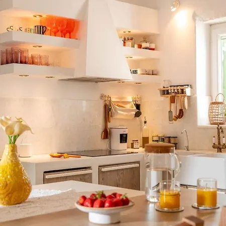 The Happy Place Apartment *